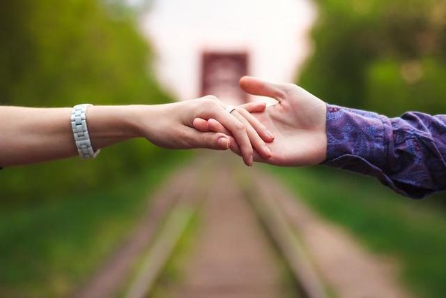 情感爆文：《懂得珍惜，才配拥有，只有在乎，才能永久》