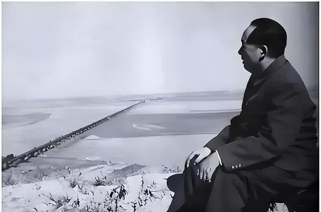 毛主席为何一生不进故宫，终生再未回延安？周总理的谈话道出实情