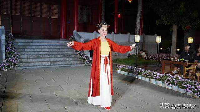 当七夕遇上玉皇阁：建水用传统文化点燃古城浪漫