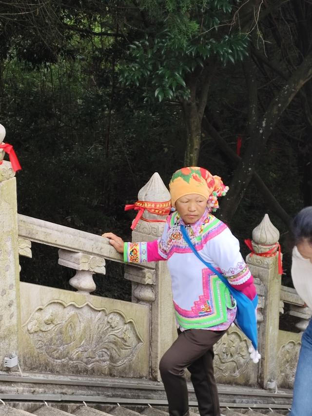 南行漫记：游锦屏山，看世界第一大弥勒佛。