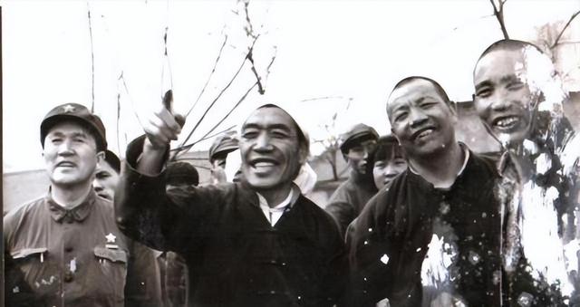 1975年，毛主席召开政治局会议，会前提醒陈永贵：不要住在钓鱼台