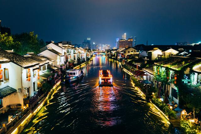 桨声灯影古运河，千年驿道焕新颜：夜泊南长记