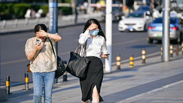 长沙热到怀疑人生，网友调侃：走一起去三亚、吐鲁番避暑吧！