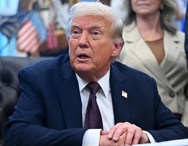 特朗普弃台后，美国批准一项交易，要逼华全额付款	，中国连夜换将