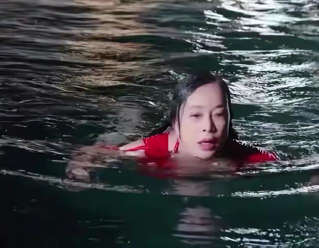 钱再多有什么用？刘晓庆意外摔倒、反应迟缓，令人担心的事发生了