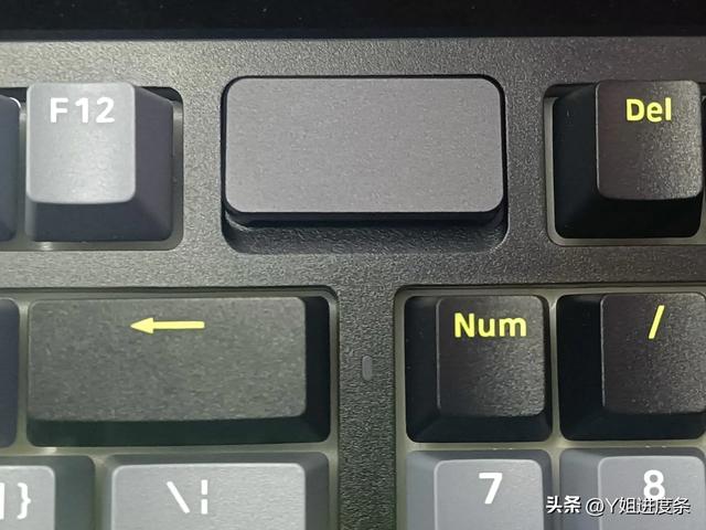 299的机械键盘选哪款？自用性价比机械键盘目前还是选的雷柏