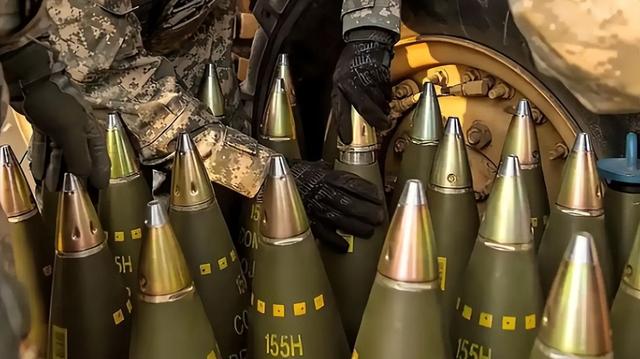 俄乌冲突提醒中国：我们应该在西部沙漠，屯够300万人的武器弹药