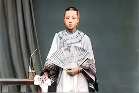 1864年，李鸿章侍妾留影，当时才16岁，樱桃小嘴，姿容俏丽图片