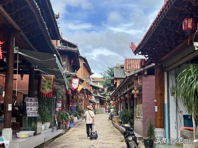 云南普者黑，水墨仙人洞村