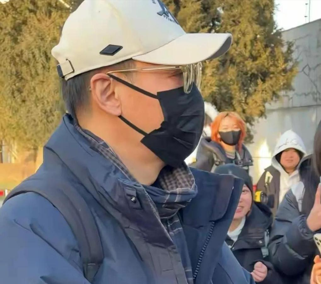 离世仅过去8个月，52岁辛柏青高调传出喜讯，朱媛媛终于能安心了