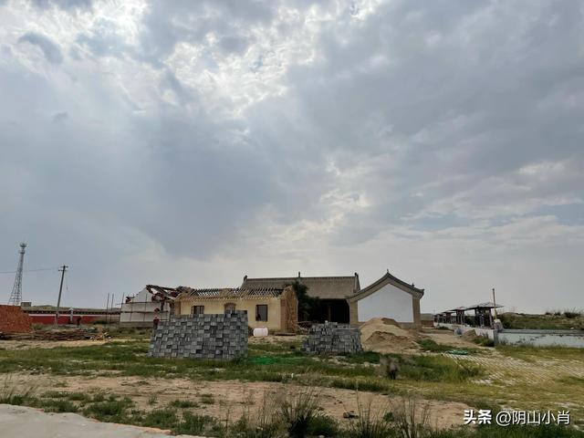 达茂旗达尔罕、百灵庙、乌克忽洞，固阳银号、忽鸡沟田野考察笔记