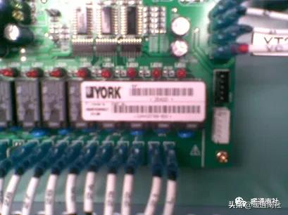 约克水冷螺杆冷水机组开机调试的标准流程