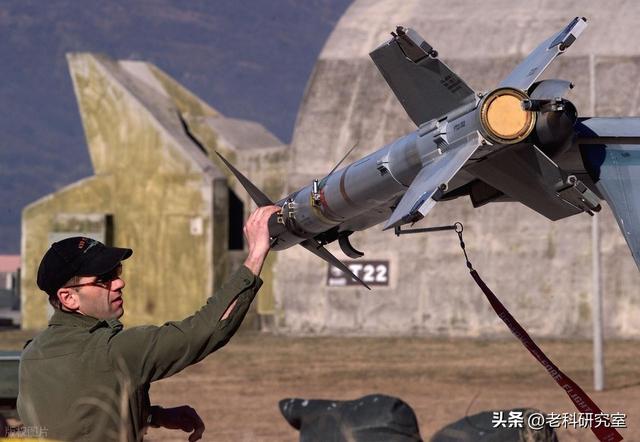 美日军售再升级！1亿美元订单背后，暴露美军深层战略焦虑。