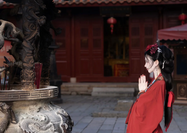 逆向旅游成新趋势？40℃高温成游客打卡动力！泉州一天涌入30万人