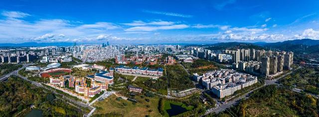 云南看昆明，昆明看呈贡，呈贡看向两大洋