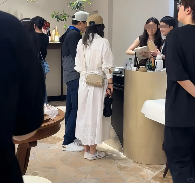 全网恭喜！43岁郭晶晶再破天花板，级别不一般，霍启刚真出力不少