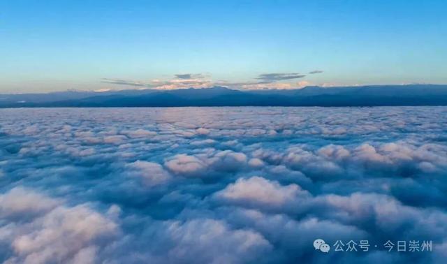 日出 + 云海 + 雪山，今天的崇州主打一个美！