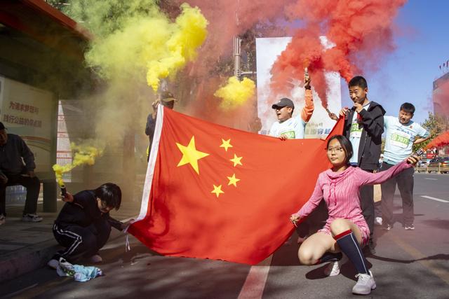 步履生花 城市漫游 这场徒步赛热烈精彩