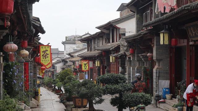 云南千年古镇，唐代开通国际贸易通道，四季如春旅居地，动车直达