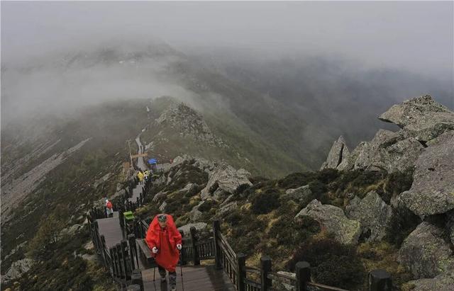 为了流量不要命，被追捧的“网红徒步线”，成死亡率最高夺命线