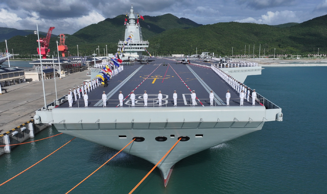 “福建”舰服役，中国海军正式跨入“三航母	”时代