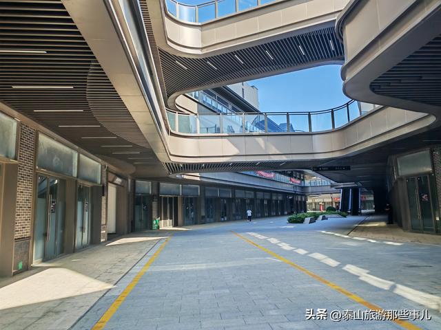 泰安：3 次打卡泰汶吾悦，从人山人海到回归平静，保洁的话很扎心
