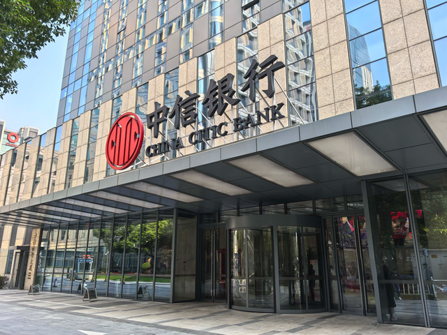 银行流量困局：咖啡店的美团之痛，揭开线下破局新思路