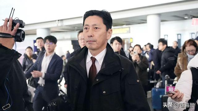 中日谈完了，日本官员沉默离开，高市无牌可打，连美国也撤走中导