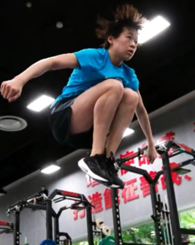 豪宅风波后，全红婵带伤新疆滑雪	，令人担心的事发生 樊振东说对了