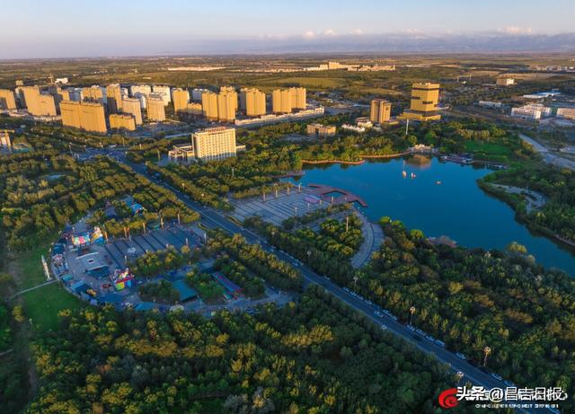 视觉·昌吉 | 3000余棵乔木+9万株灌木！奇台县这座公园成了城市“绿肺”