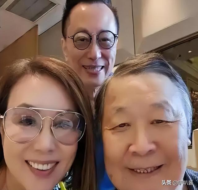出名后出轨保姆，气死原配，如今77岁的他晚景凄凉，子女与其割席