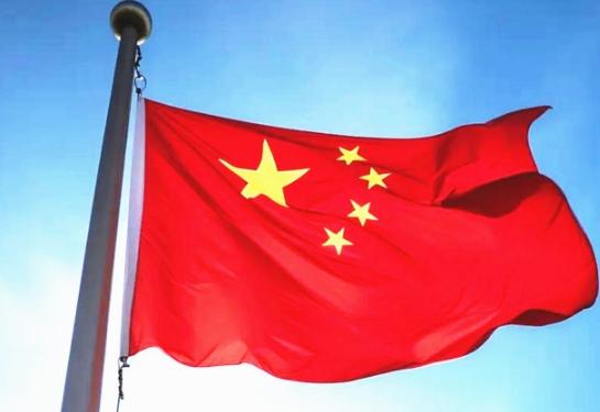 特朗普做出访华承诺，1300名对华鹰派全被辞退，大骂白宫无情无义