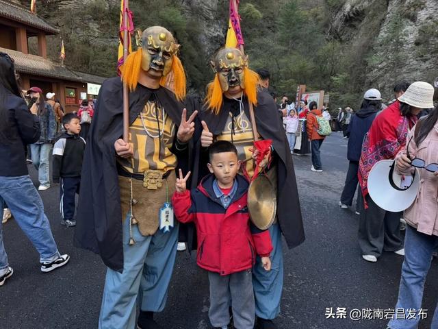 这么近 那么美 漫游官鹅赏山水 | “五一”畅游宕昌，揽尽山水诗意风华