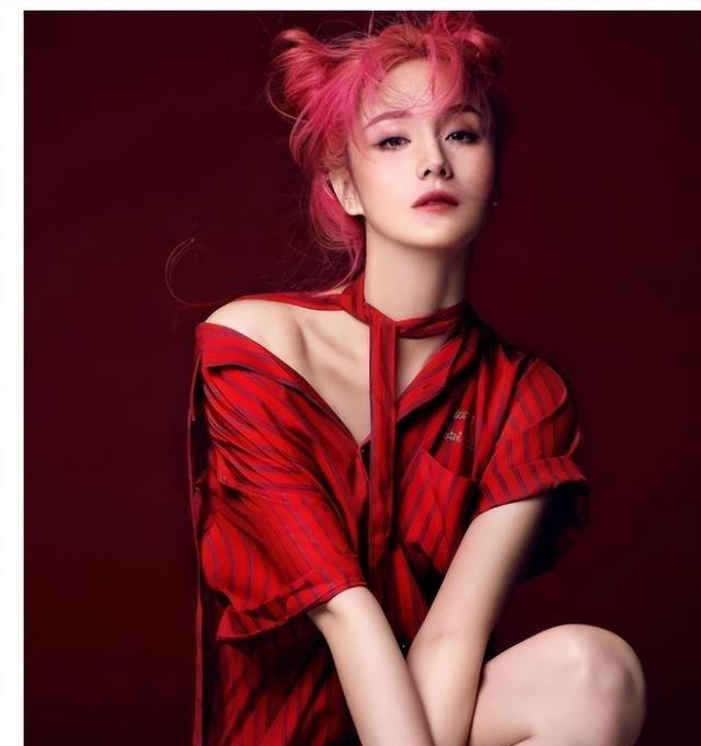 两脱成名，因失恋接拍三级片，从“东方第一美人”到“3D女神”