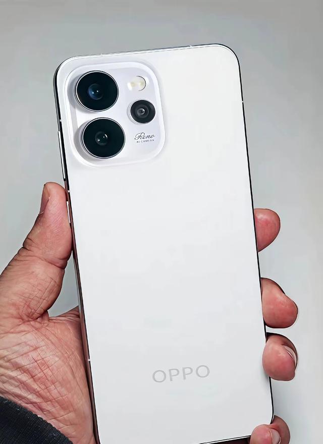 OPPO Reno15真机细节泄露：高颜值+2亿像素，配置狠到不敢信