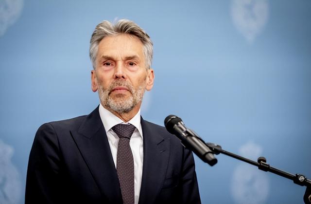 荷兰这回要成最大背锅侠！担不起芯片断供责任！甩锅给公司领导人