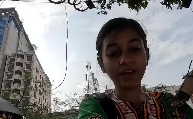 船到孟加拉，船员一句玩笑，当地母女四人登船逼婚，多亏船长解围