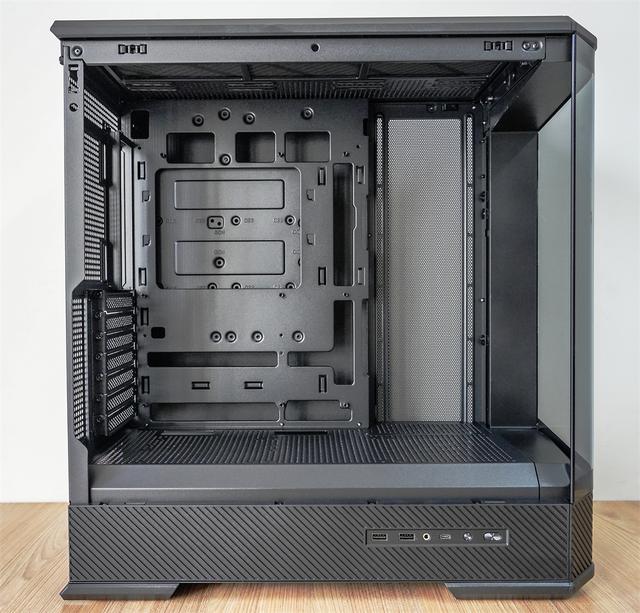 乔思伯D400无立柱曲面海景房+9950X3D+ROG B850-F+索泰5070Ti装机