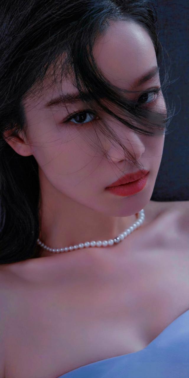 论气场的重要性！倪妮用项圈证明：不是衣服挑人，是人盘活衣服