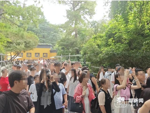 全杭州的人都出动了？这是今天的西湖、灵隐寺、满觉陇！部分道路禁止车辆通行