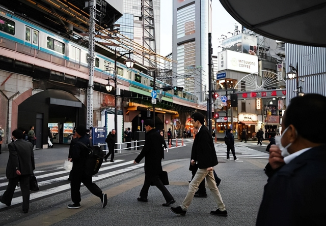 一连3波人马试图强行访华，中方全都拒绝，高市准备报复，中使馆预警：在日要当心