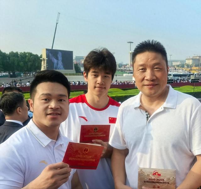 九三盛大阅兵！霍启刚姚明意外同框，郑钦文太兴奋，马龙太低调