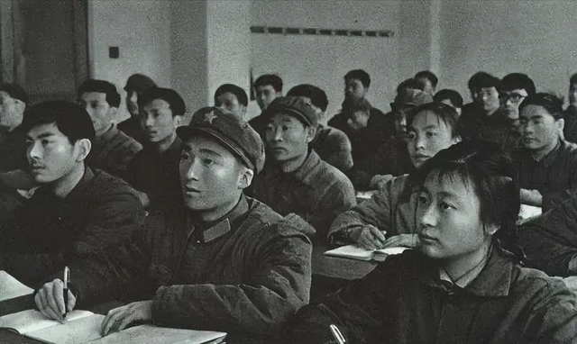 1978年继母送我去当兵，亲妈忽然出现要领我走，转身时我作出决定