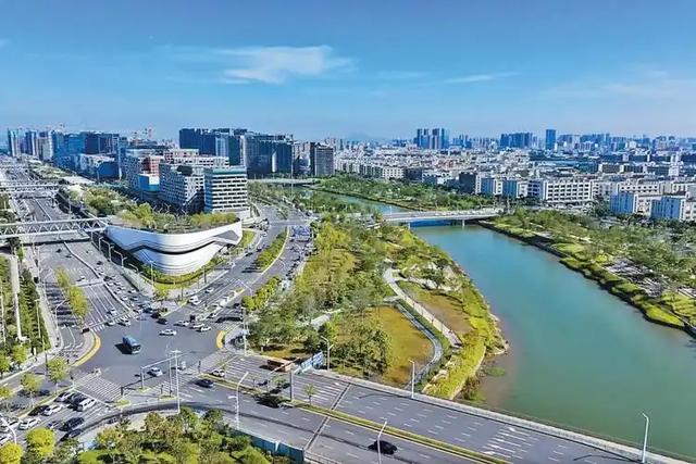 深圳宝安新空中公园！看飞机+遛娃+喝咖啡，还藏 “塞纳河”？