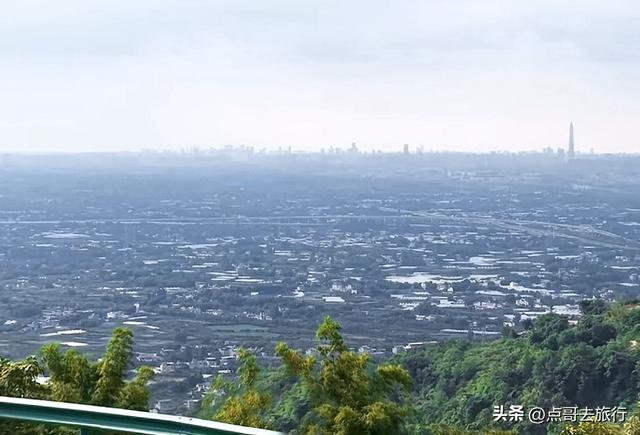 成都龙泉山被冷落的徒步线路，视野超级惊艳，地铁公交车可达！