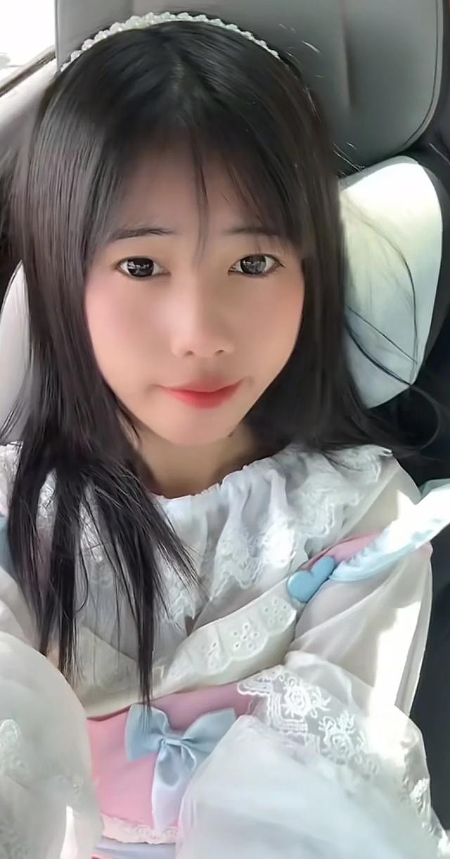 冉冉，漂亮00后，儿子刚3个月肚子又大了，哎：都说不要非不听