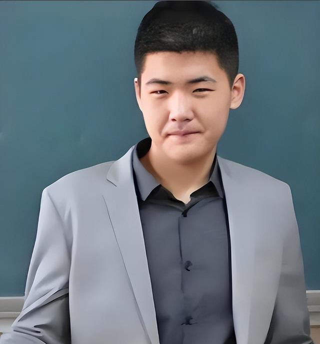 闫学晶新疆班真相大白！人民网锐评句句戳人心	，谁在说谎一目了然