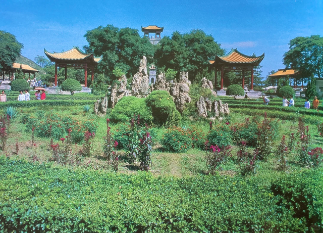 1987年的咸阳，钟楼前的这条街你还记得吗？
