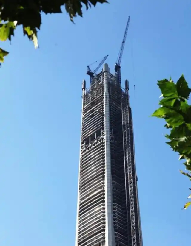 花700亿建中国第一高楼，如今17年过去，高楼却成最大烂尾楼