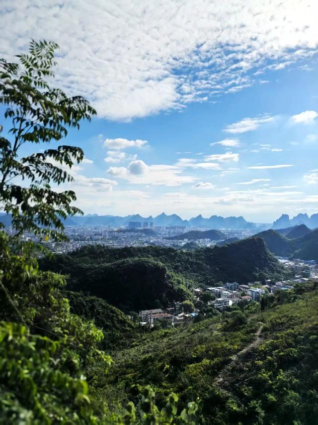 桂林：登峰尽赏满城秋！